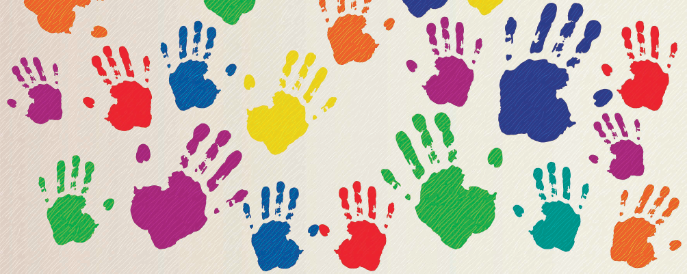 Imagem: Ilustração. Mãos de pessoas com tintas coloridas em roxo, vermelho, azul, amarelo, verde e laranja.  Fim da imagem.