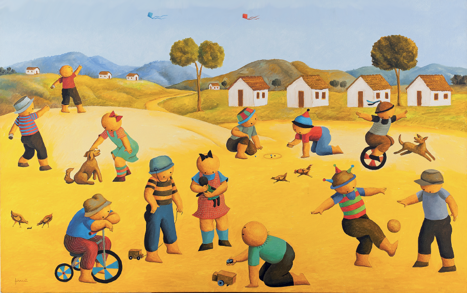 Imagem: Pintura. Em um local com solo de cor bege-claro, dezenas de crianças brincando. As crianças têm a cabeça redonda, sem cabelos, pele de cor bege-claro, meninos e meninas. À frente, um menino sentado sobre uma bicicleta, de camiseta de mangas curtas em azul, chapéu marrom, calça de cor vermelha, sem sapatos, debruçado sobre os guidões. À direita, um menino com chapéu azul, camiseta com listras em amarelo, preto e calça azul, sem sapatos, segurando mão direita, uma linha a um brinquedo. À direita, menina com um laço preto sobre a cabeça, com camiseta de mangas curtas e meias em azul, com vestido vermelho e sapatos pretos, segurando uma boneca preta, de vestido verde. À direita, um menino agachado com os joelhos no chão, com camiseta verde-claro, com calça em cinza-escuro, com a mão direita sobre um carrinho de brinquedo. Mais ao fundo, um menino jogando bola com a perna esquerda. Ele está com chapéu de cor marrom e pontas em azul, vermelho e verde, com camiseta com mangas curtas azuis, com regata em listras em verde e vermelho e calça de cor marrom, chutando com perna esquerda uma bola bege ao lado dele, menino com boné de cor cinza, com camiseta com mangas curtas em azul, com calça preta e sapatos marrons.  Ao fundo, outras crianças brincando, um menino segurando uma pipa, com chapéu azul, com camiseta listrada em azul e vermelha, com calça preta e sapatos em marrom. Uma menina com laço e camiseta em vermelho, vestido verde-claro, meiões em verde e vermelho e sapatos marrons, acariciando um cachorro marrom com a mão esquerda. Dois meninos agachados jogando bolas de gude, um menino com chapéu e azul e vermelho, camiseta com mangas curtas em verde e calça em marrom. Entre eles, bolinhas de gude e à direita, menino agachado de joelhos, com chapéu em azul e detalhes em vermelho e preto, camiseta vermelha e calça azul. Ele lança com uma mão, uma bolinha para frente. Mais à direita, um menino de chapéu e calça em marrom, camiseta preta e regata por cima cinza, de braços abertos sobre um monociclo e correndo perto, cachorro em marrom. Mais ao fundo, um outro menino segurando fio de pipa, usando camiseta vermelha, com calça marrom. Em segundo plano, local com vegetação, casas de paredes de cor branca e telhado em marrom, algumas árvores de folhas verdes e troncos finos. Mais atrás, morros.   Fim da imagem.