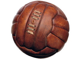 Imagem: Fotografia. Uma bola redonda de cor marrom, de couro.  Fim da imagem.