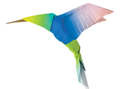 Imagem: Fotografia. Papel de origami com o formato de um pássaro com par de asas com pontas em branco, partes em azul e outras partes em verde-claro.  Fim da imagem.