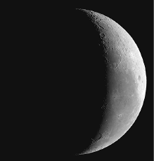 Imagem: Fase 4: Lua redonda com a metade para à esquerda escura e na parte direita, parte em cinza-claro.  Fim da imagem.