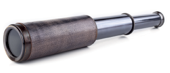 Imagem: Fotografia. Uma luneta na horizontal de cor marrom à esquerda, em forma de tubo e à direita, outros dois tubos menores de cor prata.  Fim da imagem.