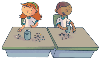 Imagem: Ilustração. Duas crianças sentadas de frente para carteira escolares. Uma menina ruiva de franja, com faixa sobre o cabelo de cor verde e sobre a carteira, latinha de cor cinza e à frente, pedrinhas. Mais à direita, menino de pele negra, cabelos de cor castanhas, com latinha na mão esquerda. Perto dele, pedrinhas.  Fim da imagem.