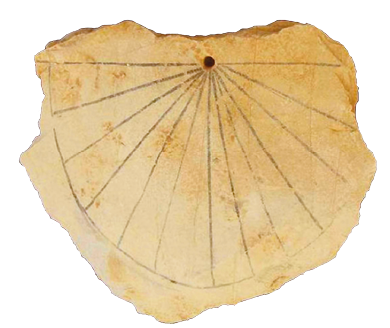 Imagem: Fotografia. Pedaço de papel com relógio de sol formado por semicírculo com linhas dividindo. Sobre a área reta, no centro, há um ponto demarcado. Fim da imagem.