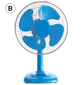 Imagem: Fotografia. B: Ventilador com quatro hélices arredondadas e uma grade de proteção nos arredores. Fim da imagem.
