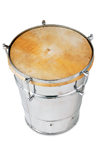 Imagem: Fotografia. Cuíca, instrumento cinza, semelhante a um tambor.   Fim da imagem.