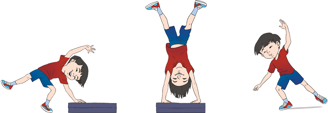 Imagem: Esquema. Ilustração de um menino com cabelos pretos lisos, usando blusa vermelha, short azul e tênis, realizando acrobacia roda, em três movimentos, sendo: 1. Ele está com o tronco inclinado lateralmente com o joelho flexionado, com a perna direita esticada, o pé no ar, com a mão esquerda apoiada em dois colchonetes e o braço direito esticado sobre a cabeça. 2. Ele está com as duas mãos sobre os colchonetes e as pernas esticadas para cima. 3. Ele está com o joelho direito flexionado, o pé apoiado no chão, a mão direita próximo ao chão, o tronco levemente flexionado lateralmente. O braço esquerdo esticado sobre a cabeça. E a perna esquerda esticada com o pé quase apoiado ao chão.  Fim da imagem.