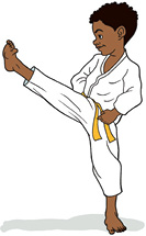 Imagem: Yokogueri keague: Um menino negro, com a perna esquerda estendida na diagonal e a perna direita apoiando no chão.  Fim da imagem.