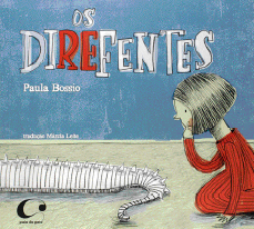 Imagem: Ilustração. Capa de livro. Na parte superior, o título: Os diferentes. A sílaba “RE” está destacada em vermelho. Abaixo, uma menina de cabelo liso e vestido vermelho olha para o rabo de um animal, com espinhos.   Fim da imagem.