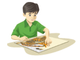 Imagem: um menino de cabelo preto e camiseta verde montando um quebra-cabeça;  Fim da imagem.