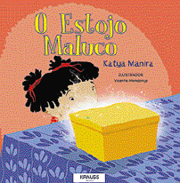 Imagem: Ilustração. Capa de livro. No centro, o título: o estojo maluco. Embaixo, ilustração de uma menina de cabelo preto preso olhando para uma caixa amarela que está em cima da mesa em sua frente.   Fim da imagem.