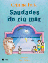 Imagem: Ilustração. Capa de livro. Título: saudades do rio mar. Três pessoas em uma sala: um homem de camiseta amarela com uma listra verde de mãos dadas com uma mulher de cabelo castanho e camiseta amarela e uma menina de camiseta amarela sentada em um banco com uma boneca nas mãos. Ao lado tem uma boneca com um violão e uma escultura com o formato de uma cabe-ça.   Fim da imagem.