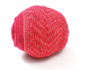 Imagem: Fotografia. Uma bola de meia enrolada vermelha. Fim da imagem.