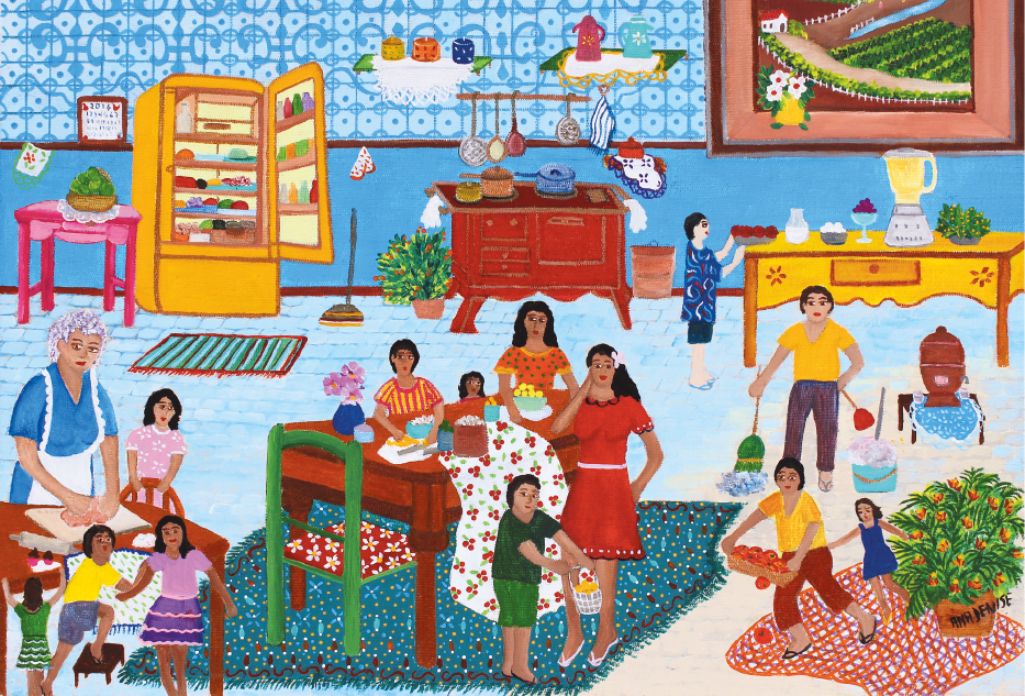Imagem: Pintura. Muitas pessoas interagem em uma cozinha. Em uma mesa à esquerda, uma senhora de cabelo grisalho prepara uma massa e quatro crianças a observam. Ao centro, em uma mesa maior, há vaso de flores, alguns recipientes com alimentos e mais cinco pessoas ao redor. No canto direito, há um grande ramo de plantas, uma criança e um adulto com uma grande travessa de frutas. Atrás, uma pessoa varre o chão ao lado de um filtro de barro e outra pega uma travessa de um aparador onde estão alguns itens como leite, ovos e um liquidificador.  Ao fundo, há panelas no fogão e a geladeira está aberta. Na parede, há um quadro pregado na parede e prateleiras.  Fim da imagem.