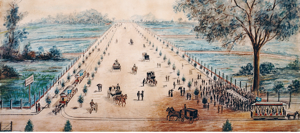 Imagem: Pintura. Plano aberto de uma ampla via de terra pela qual passam alguns pedestres e carruagens. Do lado direito, há uma concentração de pessoas próximo a um bonde que trafega. Próximo às laterais, há arranjos com plantas e do lado esquerdo há o trilho com dois bondes. A rua apresenta cerca ao longo de sua extensão e a região ao redor é descampada, com arbustos e árvores.  Fim da imagem.