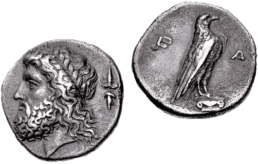 Imagem: Fotografia. Duas moedas redondas prateadas e com desenho em relevo em ambas as superfícies. De um lado há o rosto de um homem de perfil e que apresenta cabelo e barba cacheados. Do outro, a figura de um pássaro. Fim da imagem.