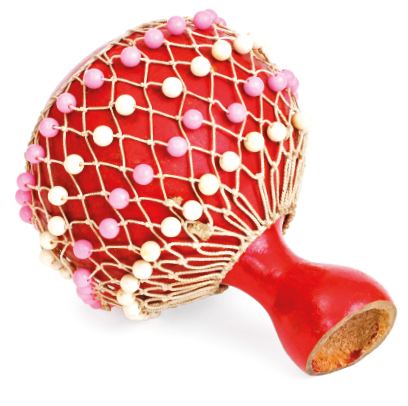 Imagem: Fotografia. Um instrumento composto por uma cabaça pintada em vermelho e que possui uma rede de contas ao redor do corpo e uma extremidade mais alongada e com uma cavidade circular e oca. Fim da imagem.